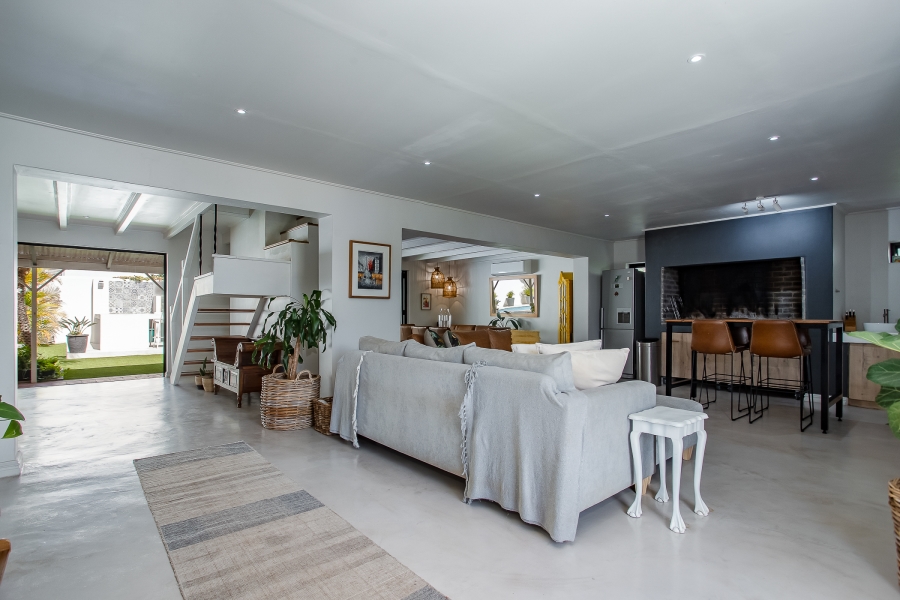 4 Bedroom Property for Sale in Vrykyk Western Cape